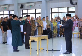 Pemerintah Kabupaten Pasaman menggelar prosesi pelantikan dan pengambilan sumpah jabatan Sekretaris Daerah (Sekda) Kabupaten Pasaman di Aula Lantai III Kantor Bupati Pasaman, Selasa (26/8/2025)