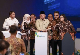Presiden Republik Indonesia Prabowo Subianto meresmikan Gedung Layanan Terpadu dan Institut Neurosains Rumah Sakit Pusat Otak Nasional (RS PON) Mahar Mardjono, Jakarta, Selasa (26/8)