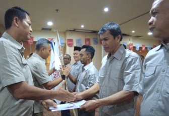 Ketum Pukat Nusantara Heri Istanto saat melantik jajaran pengurus DPC Kabupaten/Kota di Provinsi Sulsel, Selasa (26/8)