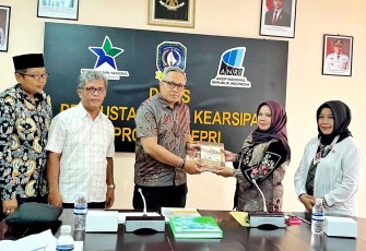 Dinas Perpustakaan dan Kearsipan Provinsi Kepulauan Riau menerima kunjungan dari Tim Kelompok Kerja (Pokja) Pusat Sejarah (Pusjarah) Polri pada Rabu, (27/8) di Tanjungpinang