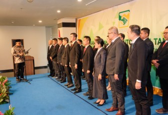 Asosiasi Distributor Barang Pokok (ADIBAPOK) Kota Tanjungpinang periode 2025-2028 resmi dilantik Wali Kota Tanjungpinang, Lis Darmansyah di Grand Ballroom CK Hotel, Kamis (28/08/2025)