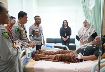 Waka Polda Jateng Beri Dukungan Moril Pada Lima Personel Yang Dirawat Usai Tangani Kerusuhan di Semarang