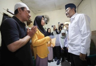 Menteri Sosial Saifullah Yusuf (Gus Ipul) mengunjungi rumah orangtua almarhum Affan Kurniawan