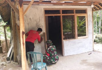 TNI Dampingi Program RTLH Wilayah Tulakan Capai Target 90 Persen