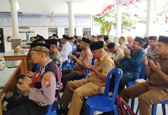 Doa bersama di pendopo Kecamatan Bandar