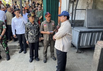 Presiden Republik Indonesia Prabowo Subianto didampingi Kepala Badan Nasional Penanggulangan Bencana (BNPB) Letjen TNI Dr. Suharyanto, S.Sos., M.M.,  melakukan peninjauan pascabanjir yang melanda wilayah Provinsi Bali, pada Sabtu (13/9)