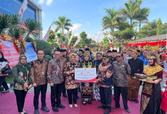 Bank Jatim Serahkan CSR ke Pemkab Blitar dan UINSA