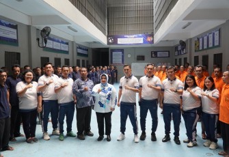 Direktur Perawatan Kesehatan dan Rehabilitasi Ditjen PAS Dr Adhayani foto bersama jajaran Rutan Kelas I Medan, Sabtu (20/9)