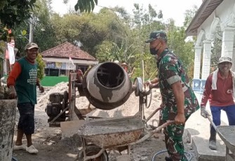 Kerja bakti bangun masjid di wilayah desa binaan 