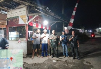 Personil Kodim 1310/Bitung Bersama Warga Desa Tatelu Gelar Patroli Pos Kamling