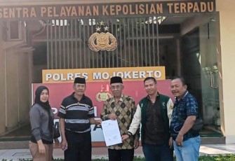 Perwakilan petani usai melaporkan panitia jual beli tanah di Polres Mojokerto 