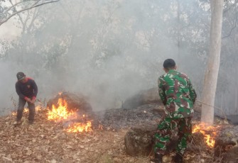 Padamkan kebakaran hutan di wilayah desa binaan 
