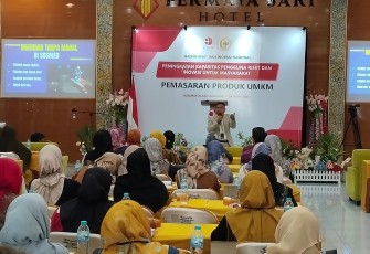 DPR RI bersama BRIN menggelar kegiatan sosialisasi dan pelatihan digital marketing untuk UMKM, di Gedung Kama Ratih Hotel Permata Sari Karanganyar, Rabu (8/10/2025)