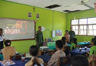 Berikan wawasan kebangsaan pelajar SMK Kusuma Atambua