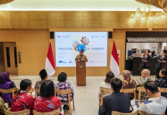 Menteri Ekonomi Kreatif, Teuku Riefky Harsya, memberi sambutan pada seremoni penutupan Paviliun Indonesia di ajang Osaka World Expo 2025, Osaka, Senin (13/10/2025)