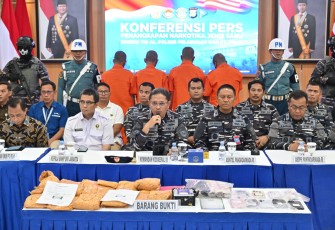 Komandan Kodaeral III Jakarta Laksda TNI Uki Prasetya 