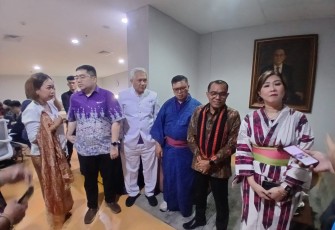 Dekan Faculty of Humanities BINUS University, Dr. Elisa Carolina Marion, S.S., M.Si.; Direktur Sarana dan Prasarana Kementerian Kebudayaan RI, Feri A. Sipado; Wakil Rektor BINUS University, Prof. Dr. Engkos Achmad Kuncoro, S.E., M.M; dan Ketua-ketua Jurusan di Faculty of Humanities BINUS University