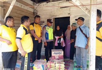 Kapolsek Belitang III Berikan Santunan Kepada Keluarga Korban Meninggal di Aliran Tanggul Sungai Irigasi Desa Nusa Maju