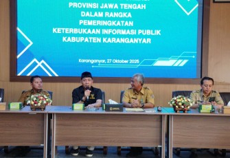 Visitasi Komisi Informasi (KI) Jateng dalam rangka monev pemeringkatan keterbukaan informasi badan publik Kabupaten Karanganyar, di Ruang Podang 1 Setda Karanganyar, Senin (27/10/2025)