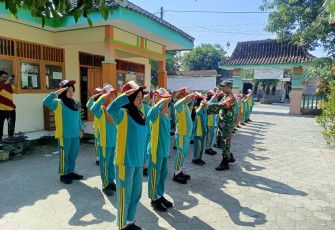 Latih siswa Peraturan Baris Berbaris 
