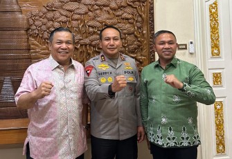Gubernur Riau foto bersama