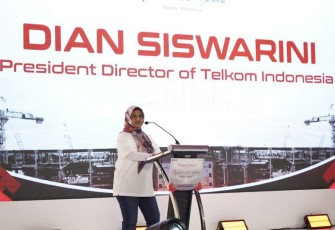 Direktur Utama Telkom Dian Siswarini