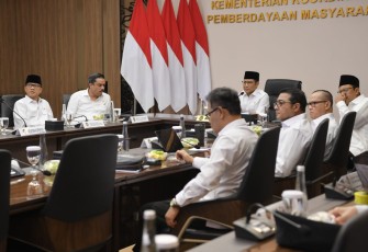 Rapat Koordinasi tingkat Menteri, yang dipimpin oleh Menko PM, Muhaimin Iskandar, di kantor Kemenko PM, Jakarta Pusat, Selasa (4/11/2025)