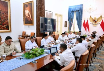 Menteri Ekonomi Kreatif, Teuku Riefky Harsya, menghadiri Rapat Terbatas (Ratas) di Istana Merdeka, Jakarta, Rabu (5/11/2025)