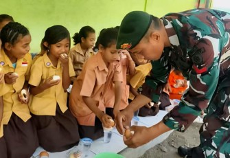 Telur rebus Satgas Yonarmed 12 Kostrad 