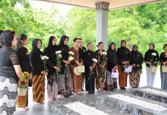 Perempuan Kebaya Nusantara