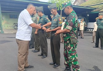 Pengecekan HP prajurit Kodim 0803/Madiun