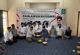 Kenduri Tumpengan dari Fraksi PKB DPRD Kabupaten Blitar Tandai Kesyukuran Atas Dianugerahkannya Pahlawan Nasional kepada Gus Dur Marsinah dan Syaikhona Kholil (Foto : ist.)