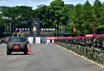 Upacara HUT Ke-80 Korps Marinir TNI AL di Kesatrian Marinir Hartono Cilandak, Jakarta, Senin (17/11)