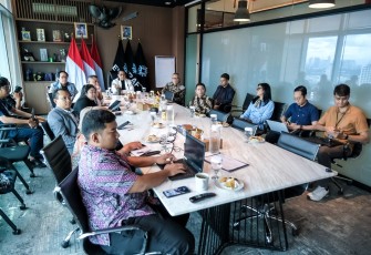  Menteri Ekonomi Kreatif, Teuku Riefky Harsya, menerima audiensi dari Duta Besar RI untuk Senegal, Ardian Wicaksono, di Kantor Kementerian Ekraf, Jakarta, Kamis (20/11/2025).