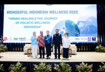 Bedah buku "Holistik Wellness Indonesia" karya Annie Savitri, Ketua Umum Pilar Wellskin, serta buku "Wellness Journey Across the Java Wonders" yang dirilis Kementerian Pariwisata dengan salah satu penulisnya Agus Hartono (Indonesia Cultural Heritage Tourism) menjadi narasumber