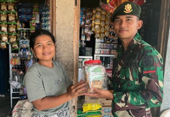 Satgas RI-RDTL Pos Nananoe Kembangkan Produk Kripik Ubi di Perbatasan