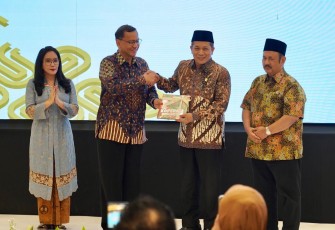 Menteri Koperasi (Menkop) Ferry Juliantono, pada acara Jejak Pendiri Bangsa 1947-1969 (Perencanaan Pembangunan Berbasis Satu Data Indonesia/Koperasi Sebagai Sokoguru Perekonomian Nasional) 