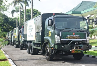 Kodam IV/Diponegoro mengirimkan bantuan kemanusiaan untuk korban bencana alam di wilayah Aceh dan Sumatera pada Senin (8/12/2025)