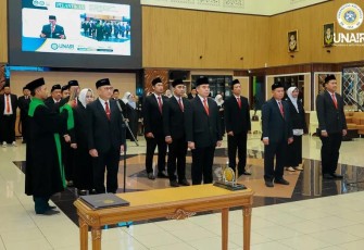 Pelantikan pengurus LPT UNAIR di gedung Rektorat Kampus C UNAIR, Surabaya, Jum'at (12/12)