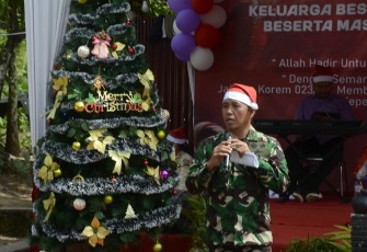 Korem 023/KS Gelar Perayaan Natal Bersama Masyarakat Korban Bencana di Posko Aek Parira