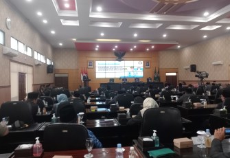 Rapat Paripurna DPRD Kota Blitar, Senin 17 November 2025. (Foto : Klikwarta.com)