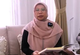 Bunda Elly Farida saat memberikan tausiah dalam rublik Sahabat Cinta Bunda