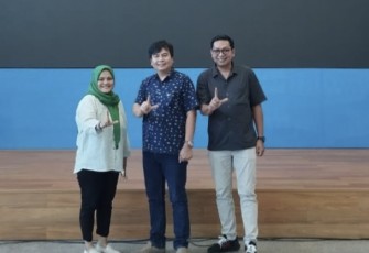 Siruaya Utamawan foto bersama di Solo, Jum'at (10/10)