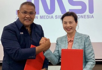Sekretaris Eksekutif ACJA Wu Xu dan Ketua Umum JMSI Teguh Santosa di gedung VOI Media Jalan Tanah Abang III, Jakarta, hari Selasa, 28 Oktober 2025.
