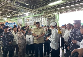 KRI Banda Aceh-593 Tuntaskan Penyaluran Bantuan Kemanusiaan