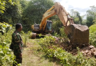 TNI Bancar Tuban Wujudkan Normalisasi Kali Sowan