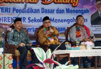 Wakil Menteri Pendidikan Dasar dan Menengah, Atip Latipulhayat, dalam dialog pendidikan bersama warga sekolah SMA Negeri 7 Banjarmasin, Kalimantan Selatan.