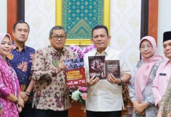 Pengembalian dana tersebut dilakukan secara langsung oleh Ketua KPU Provinsi Kepri Indrawan Susilo Prabowoadi kepada Gubernur Kepulauan Riau H. Ansar Ahmad di Gedung Daerah, Tanjungpinang, Jumat (21/3/2025)