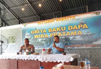 Ketua HNSI DPC Kota Bitung, Mario Mamuntu bersama Dirpolarud Polda Sulut