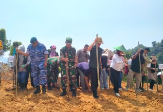 Dandim 1430/Konut Hadiri Penanaman Padi Gogo di Desa Wisata Otole, Kecamatan Lasolo, Minggu (31/8/2025).